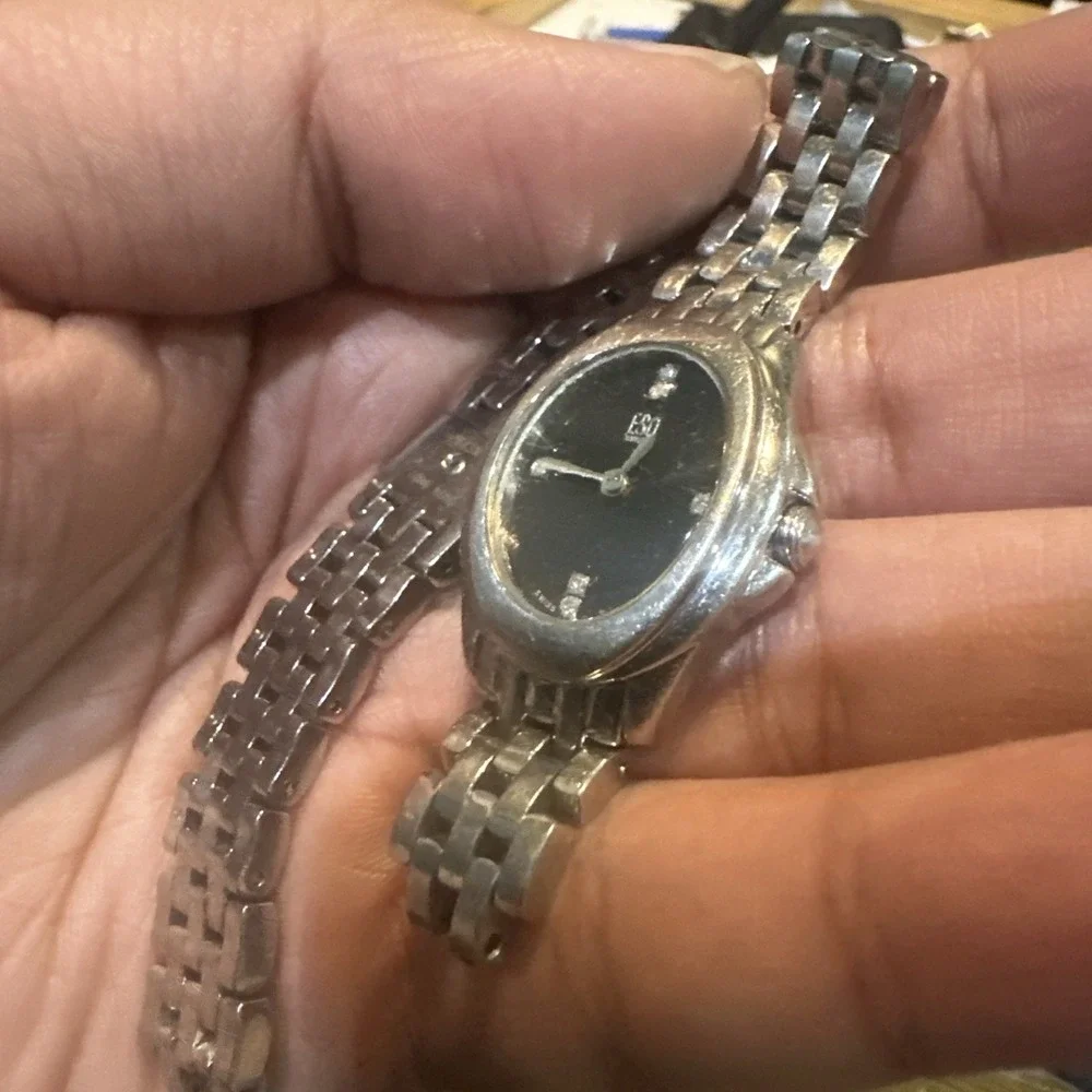 Working Vintage ESQ SWISS Women's Watch Silver Black Face 23mm Missing Band Link